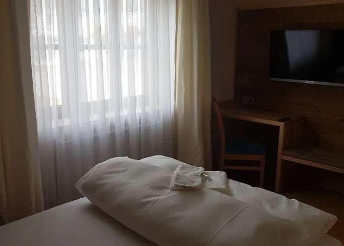 Feldl 3* Günding